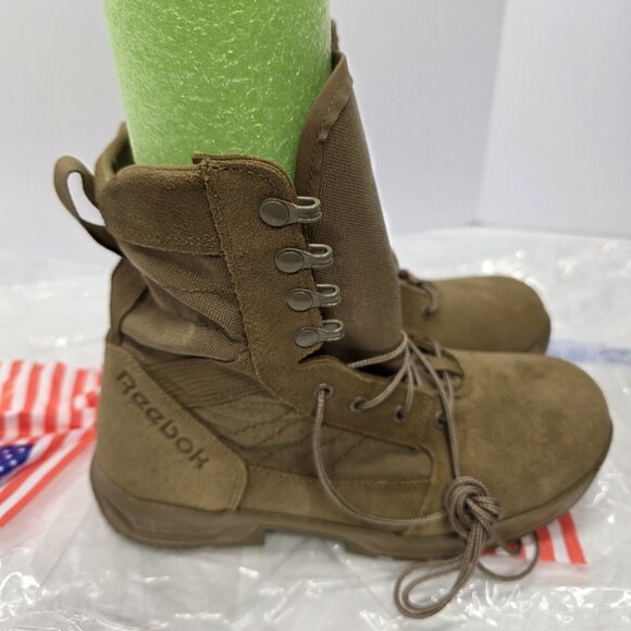 NEW Reebok Strikepoint CM8940 8\